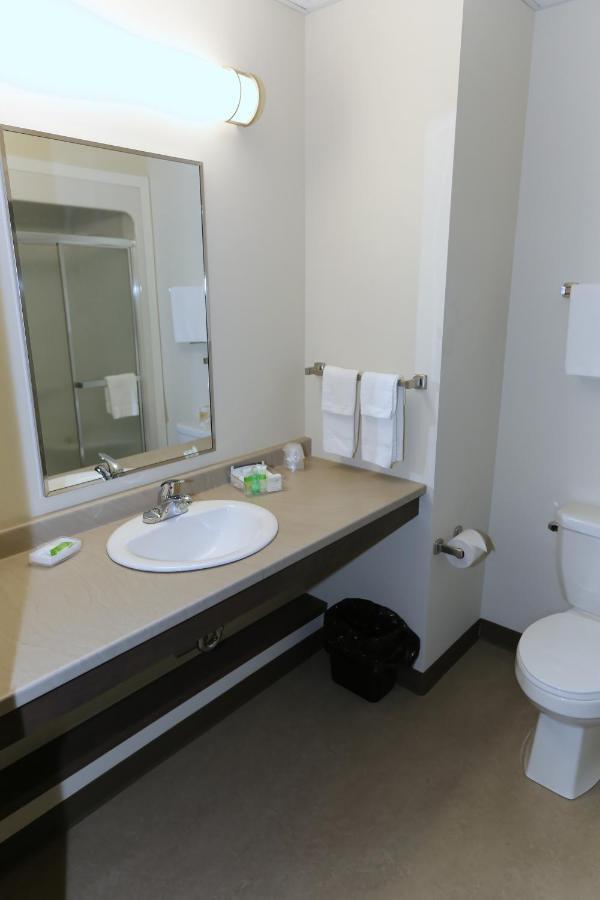 Crossroads Inn & Suites Paradise Экстерьер фото