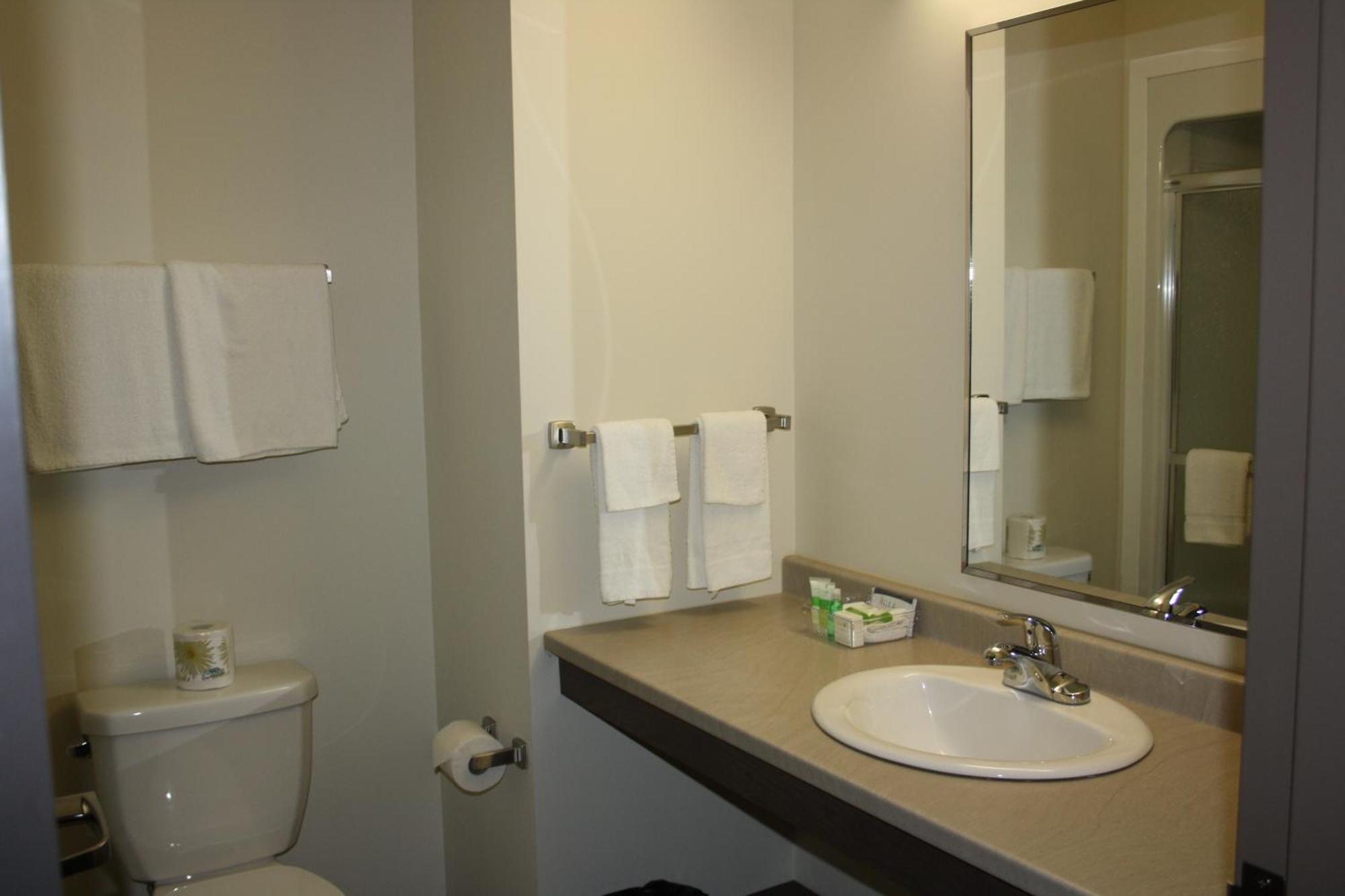Crossroads Inn & Suites Paradise Номер фото