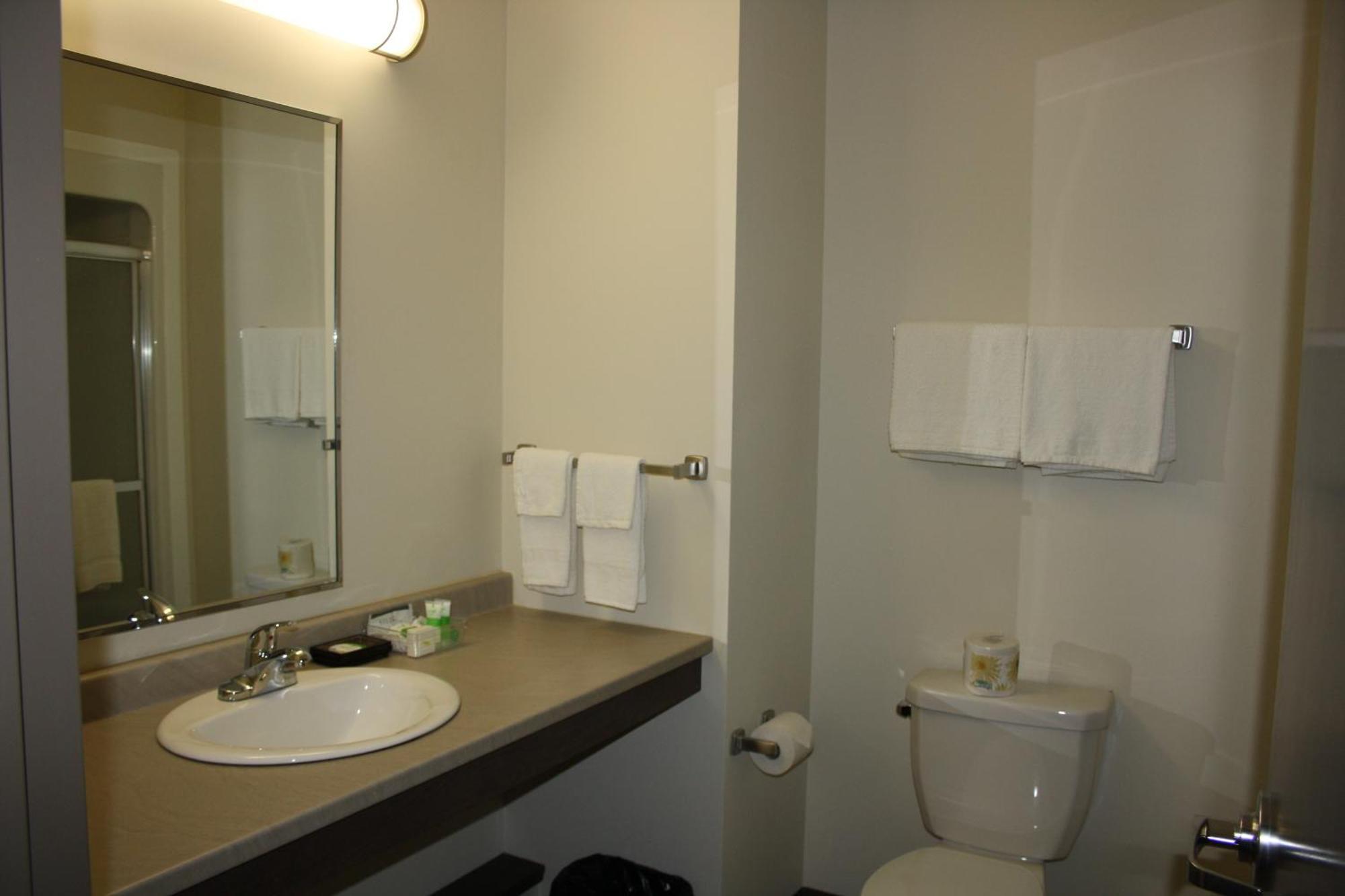 Crossroads Inn & Suites Paradise Номер фото