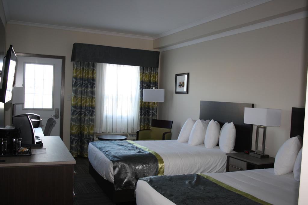 Crossroads Inn & Suites Paradise Экстерьер фото