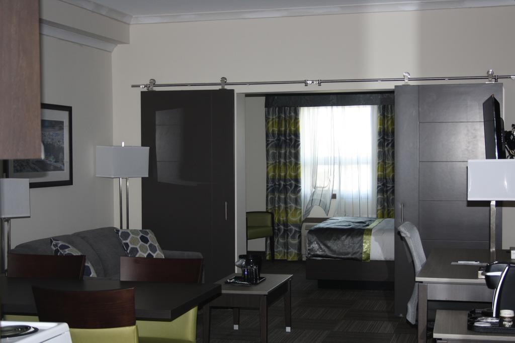 Crossroads Inn & Suites Paradise Экстерьер фото