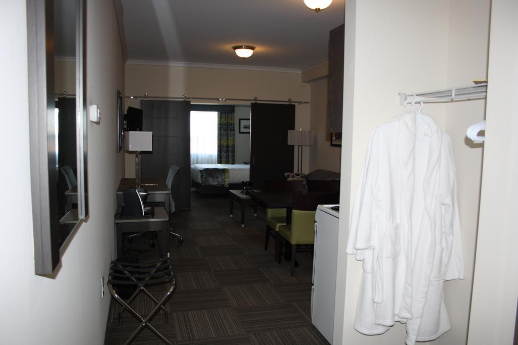 Crossroads Inn & Suites Paradise Экстерьер фото