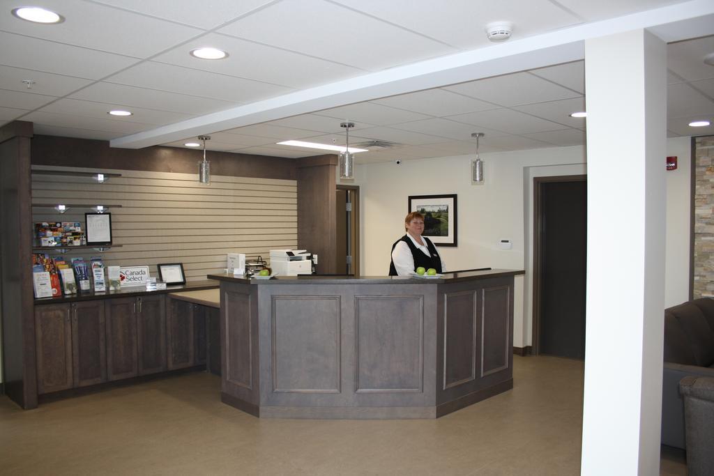 Crossroads Inn & Suites Paradise Экстерьер фото