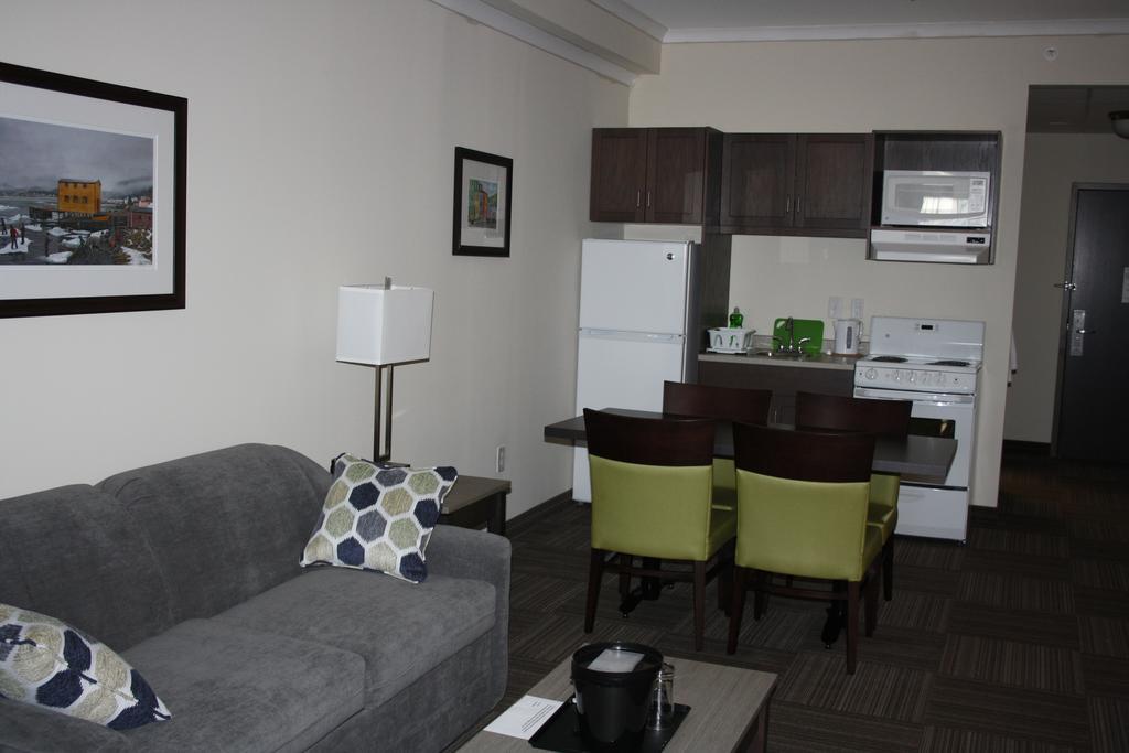 Crossroads Inn & Suites Paradise Экстерьер фото