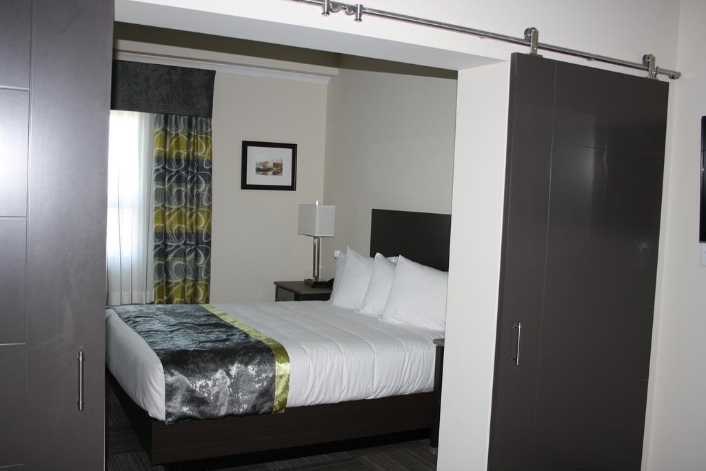 Crossroads Inn & Suites Paradise Экстерьер фото