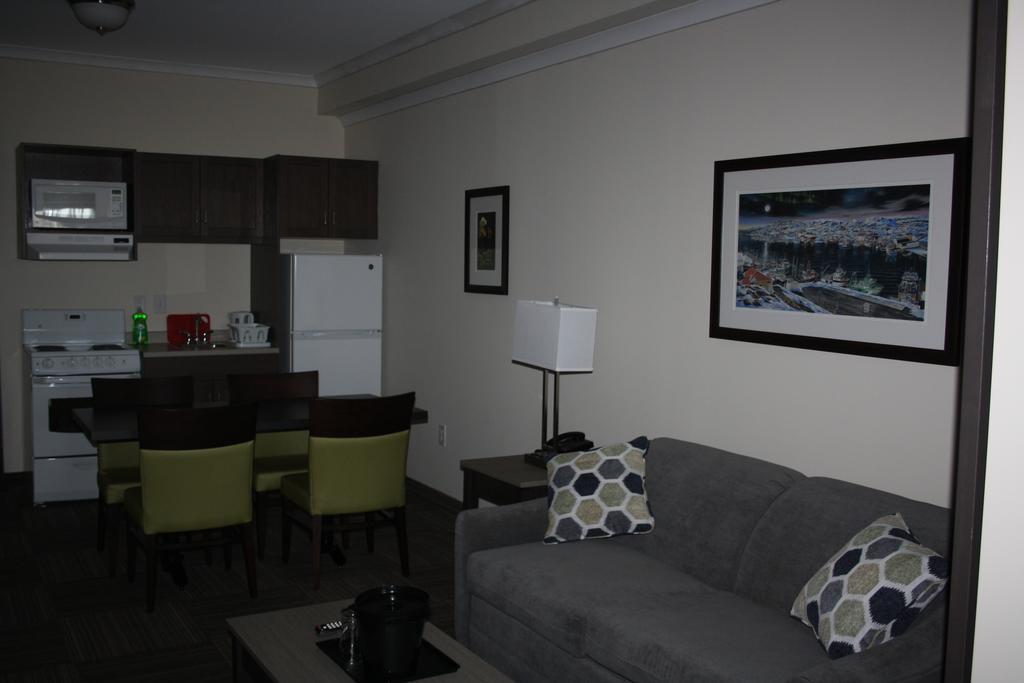 Crossroads Inn & Suites Paradise Экстерьер фото