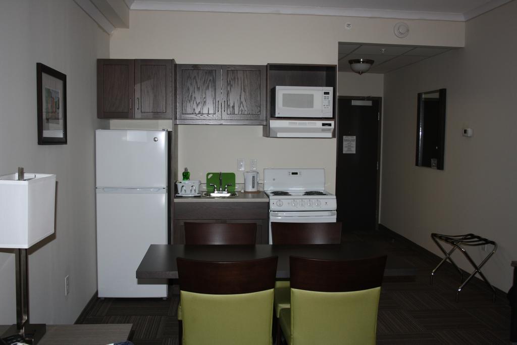 Crossroads Inn & Suites Paradise Экстерьер фото