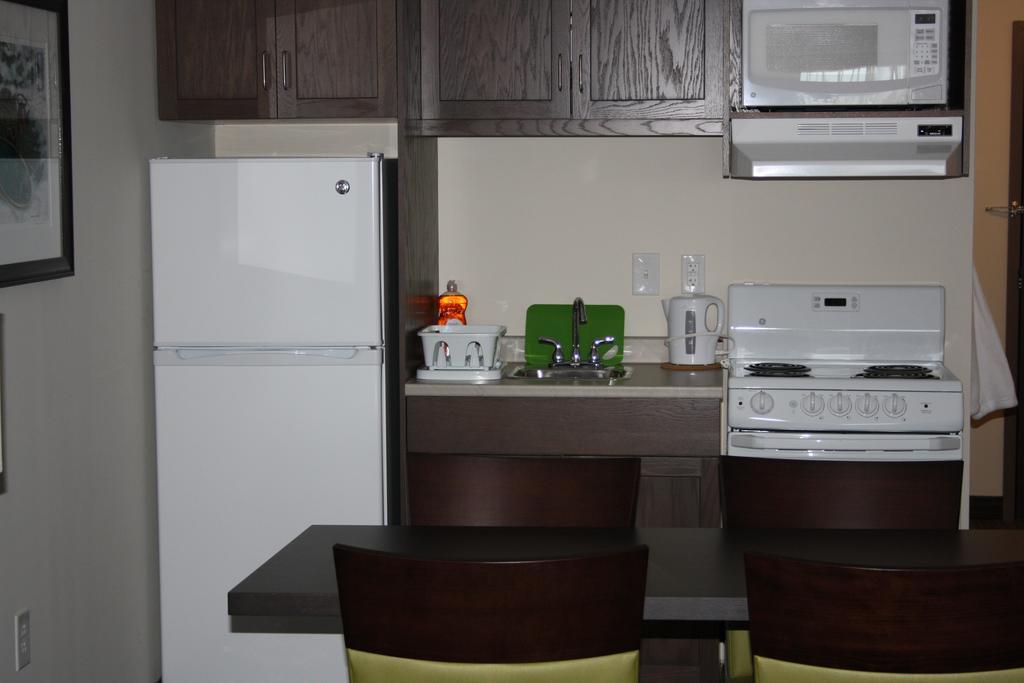 Crossroads Inn & Suites Paradise Экстерьер фото