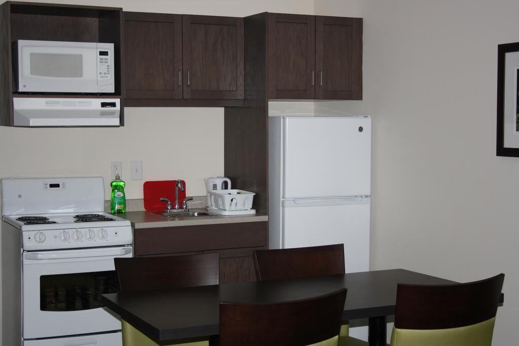 Crossroads Inn & Suites Paradise Экстерьер фото