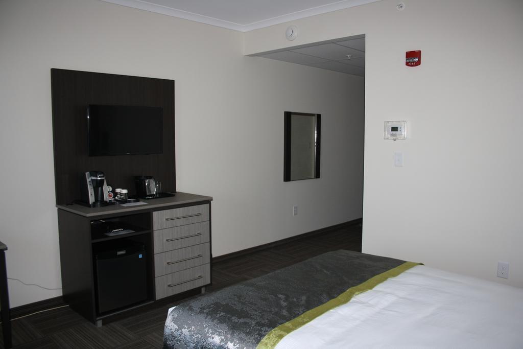 Crossroads Inn & Suites Paradise Экстерьер фото