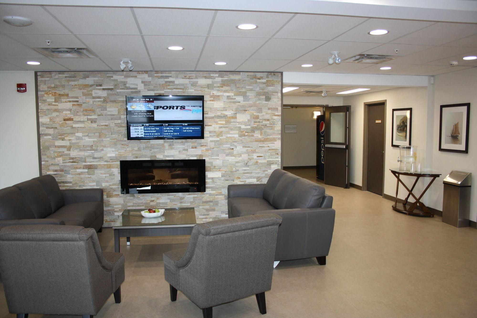 Crossroads Inn & Suites Paradise Экстерьер фото