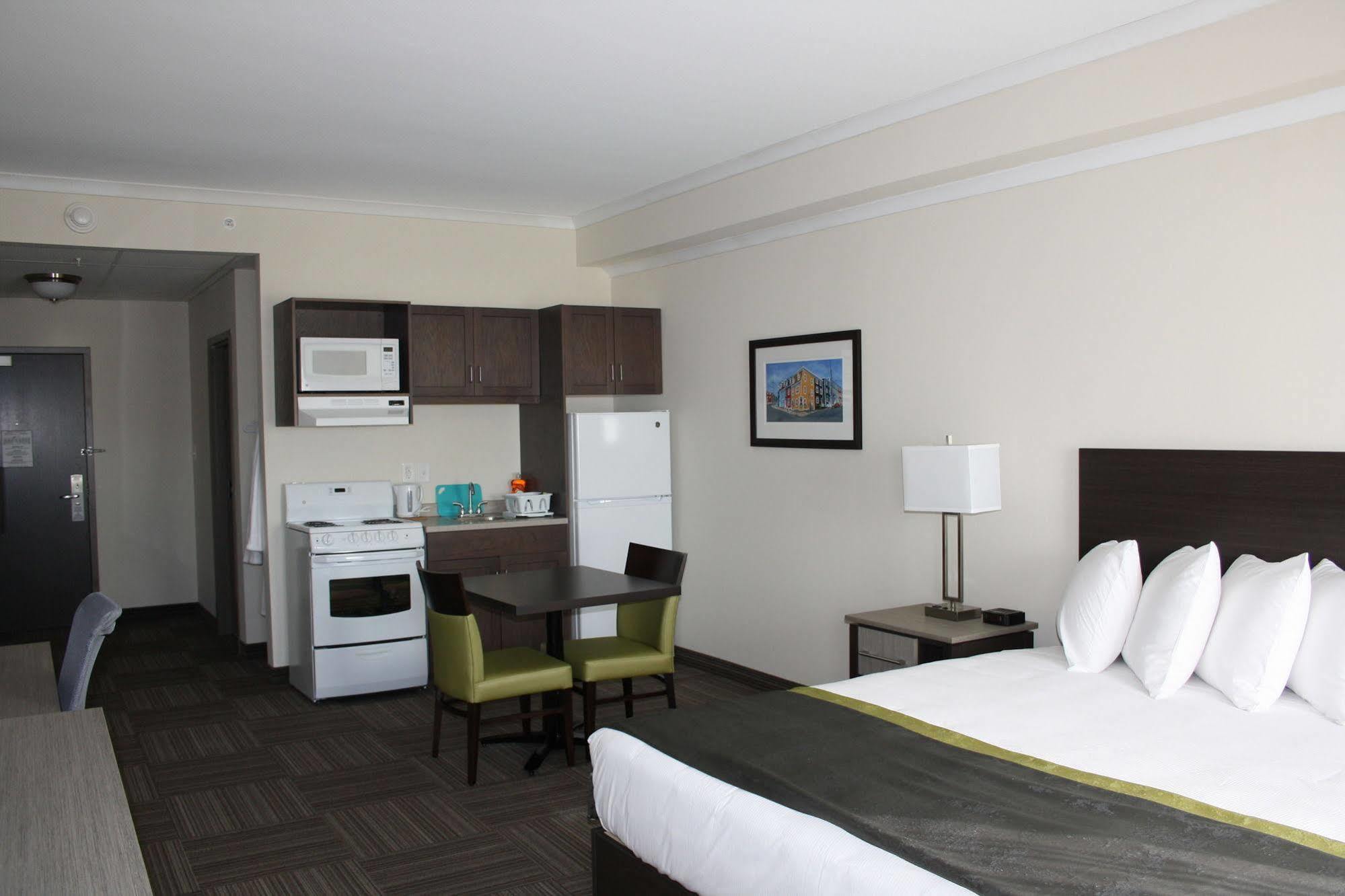 Crossroads Inn & Suites Paradise Экстерьер фото