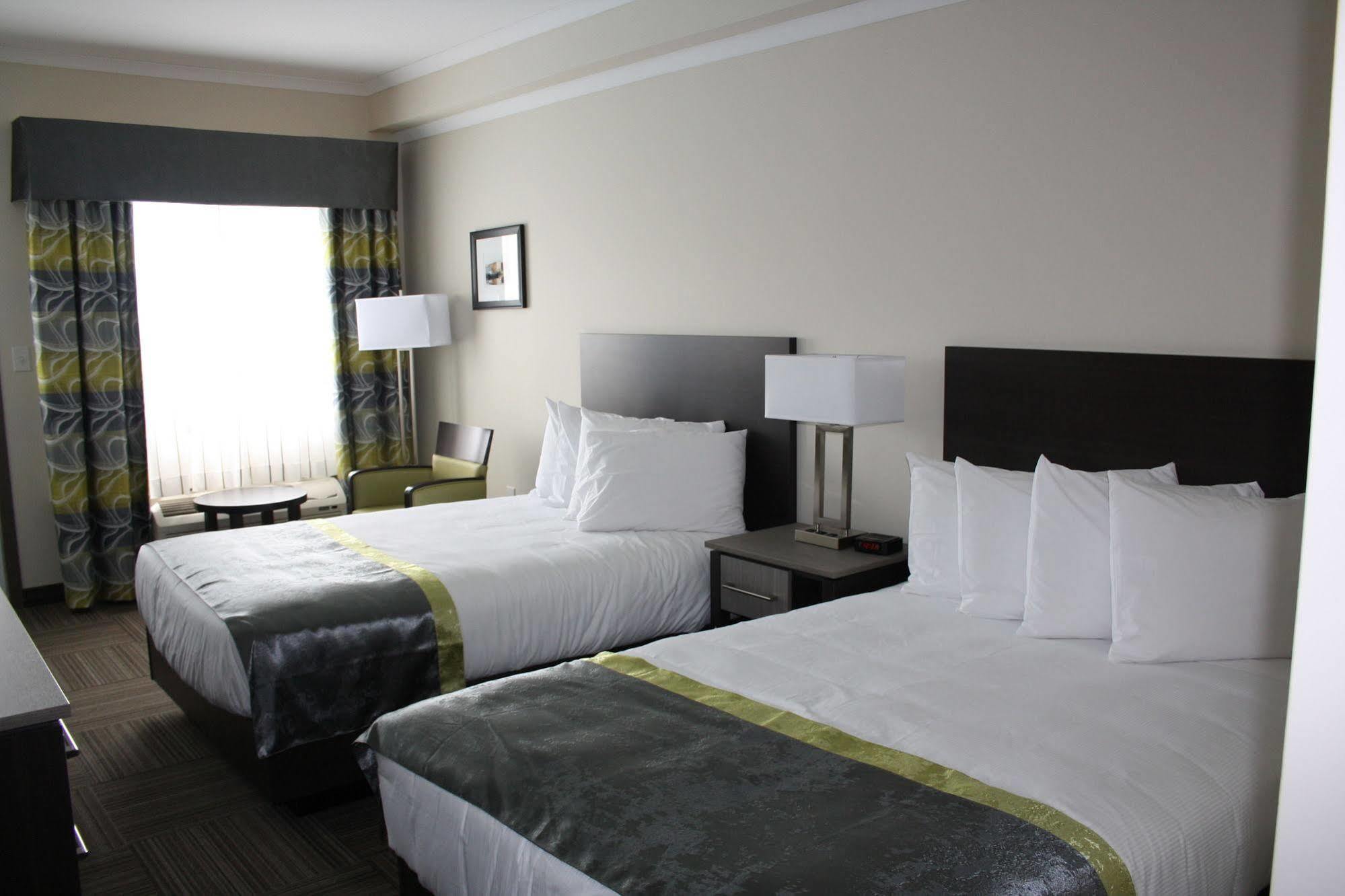 Crossroads Inn & Suites Paradise Экстерьер фото