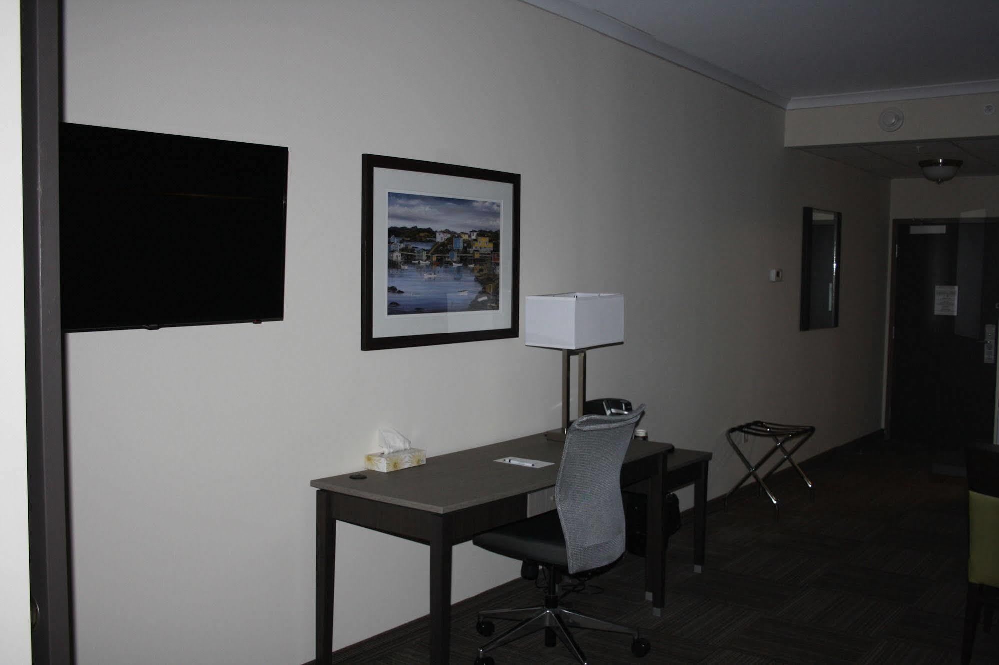 Crossroads Inn & Suites Paradise Экстерьер фото