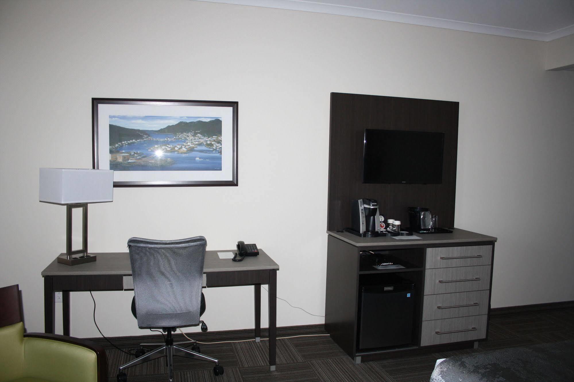 Crossroads Inn & Suites Paradise Экстерьер фото