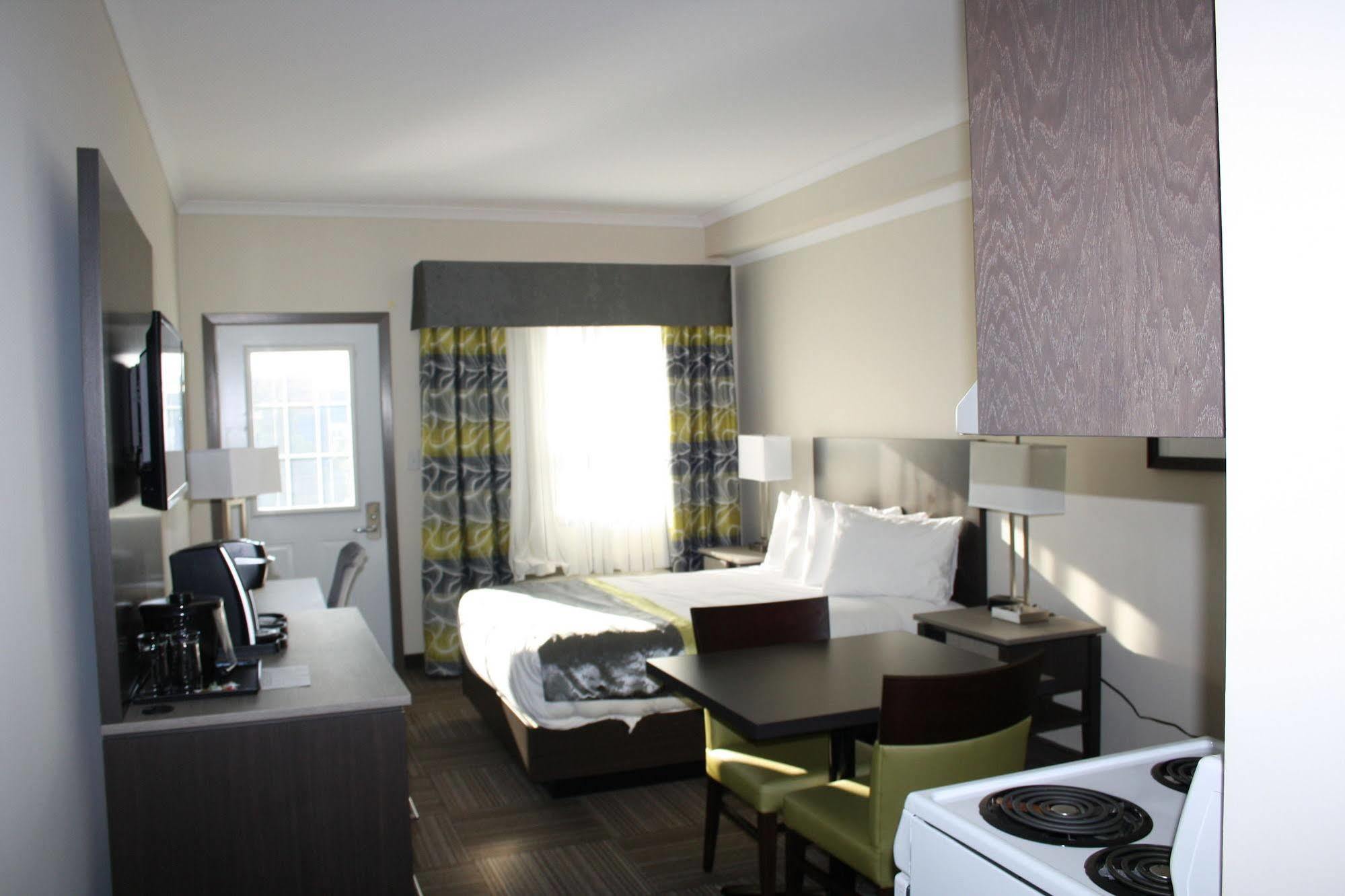 Crossroads Inn & Suites Paradise Экстерьер фото