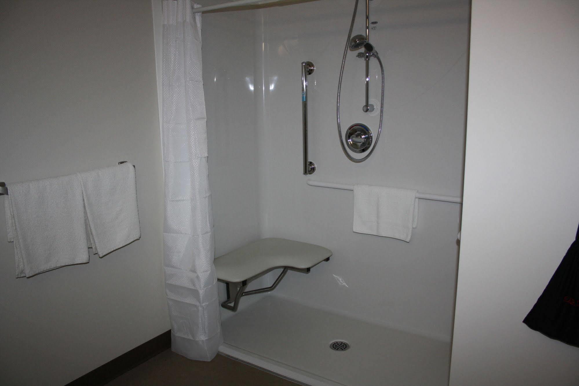 Crossroads Inn & Suites Paradise Экстерьер фото