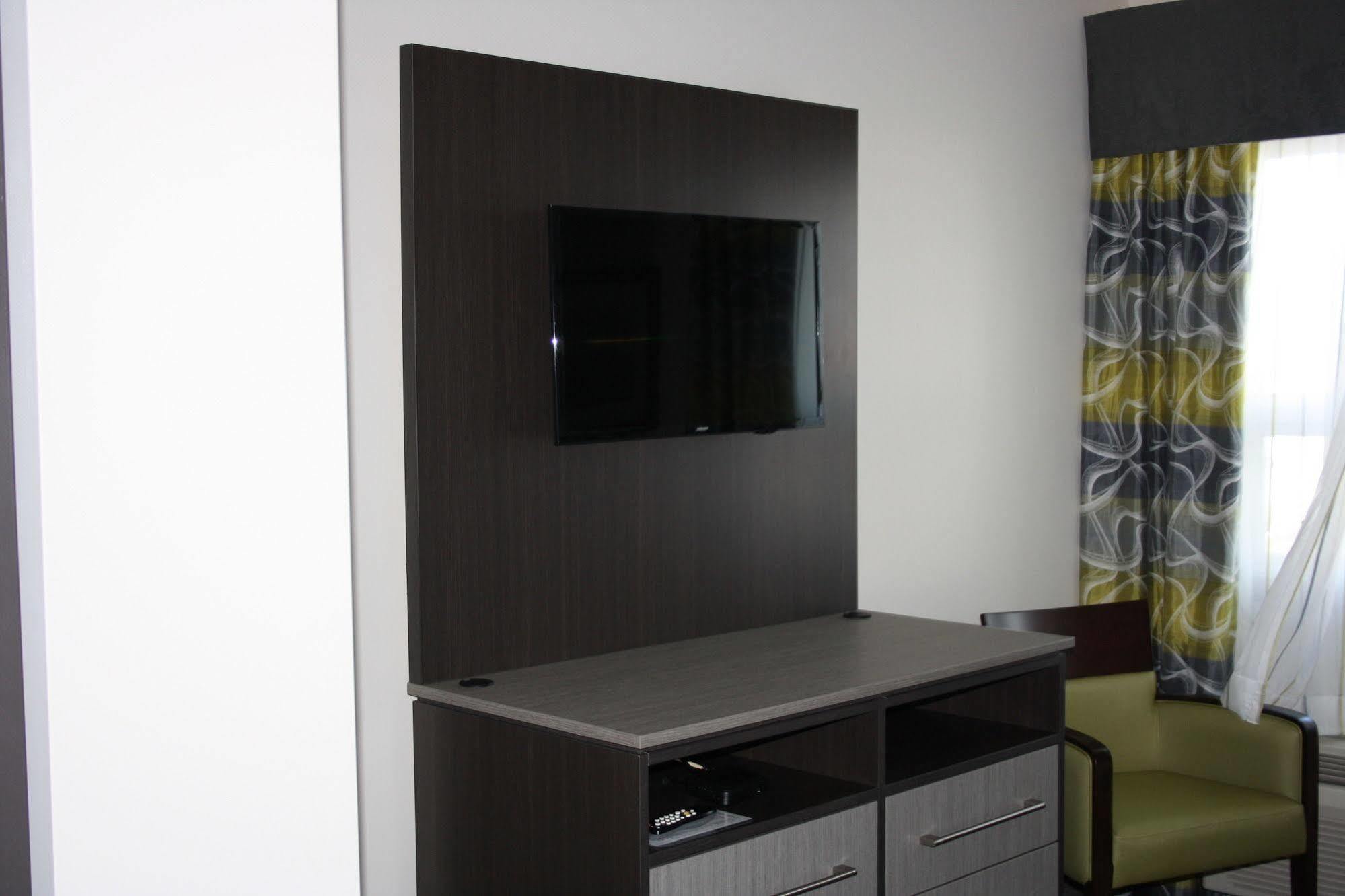 Crossroads Inn & Suites Paradise Экстерьер фото