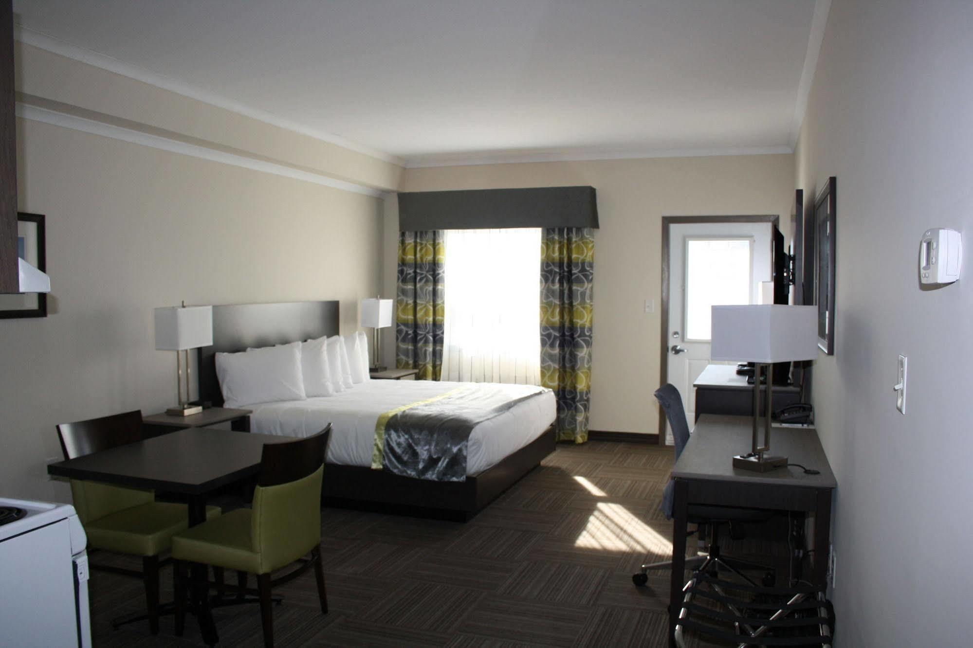 Crossroads Inn & Suites Paradise Экстерьер фото