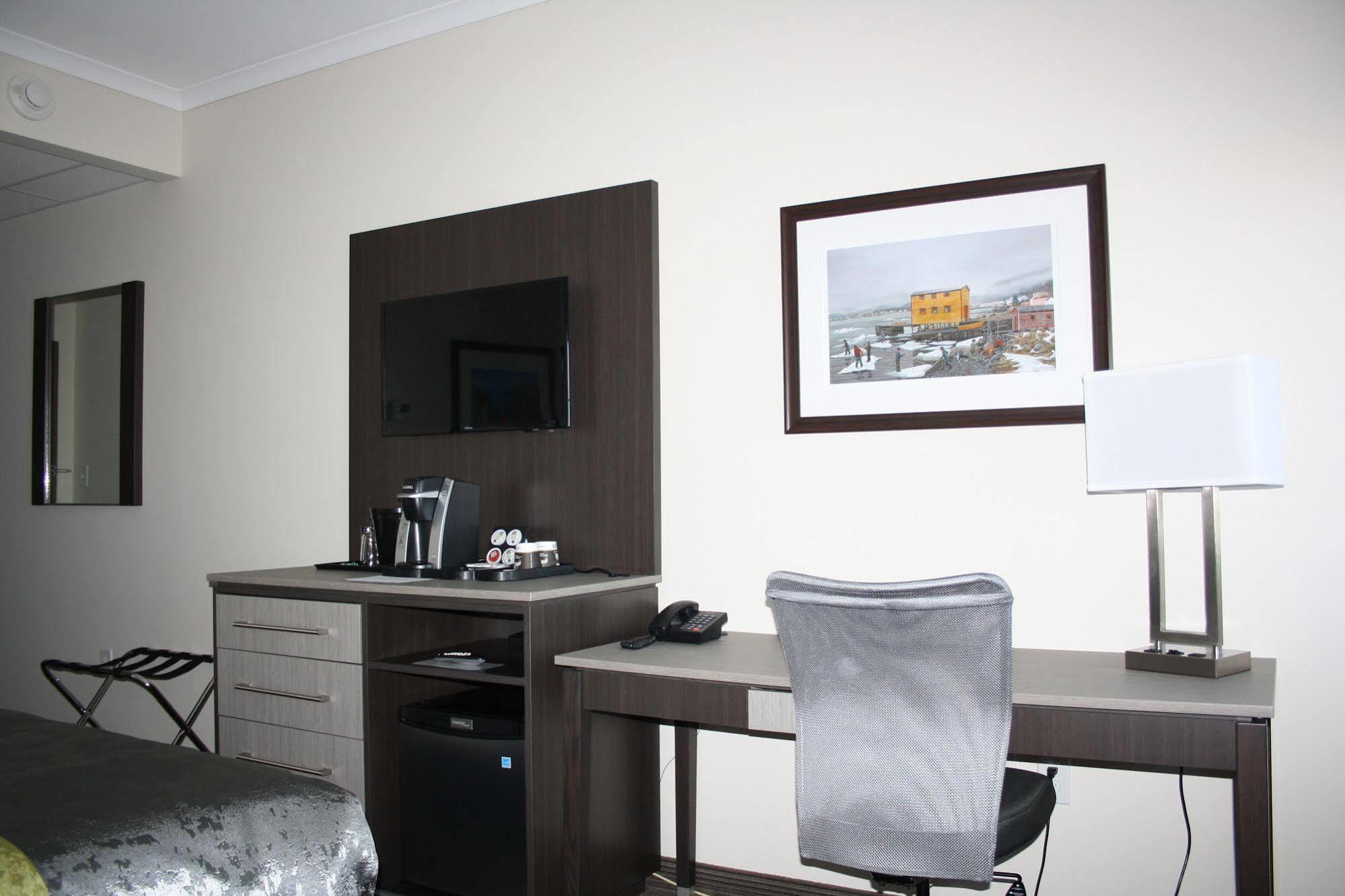 Crossroads Inn & Suites Paradise Экстерьер фото