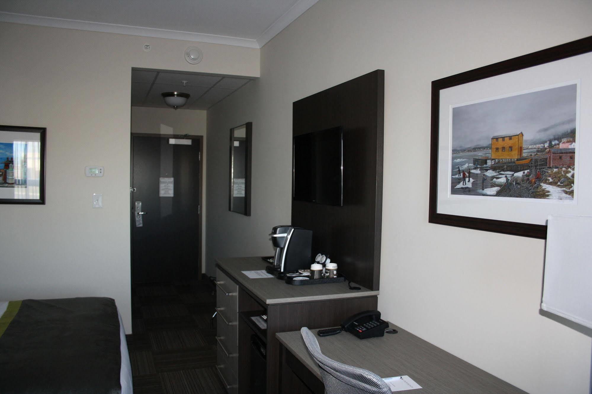 Crossroads Inn & Suites Paradise Экстерьер фото
