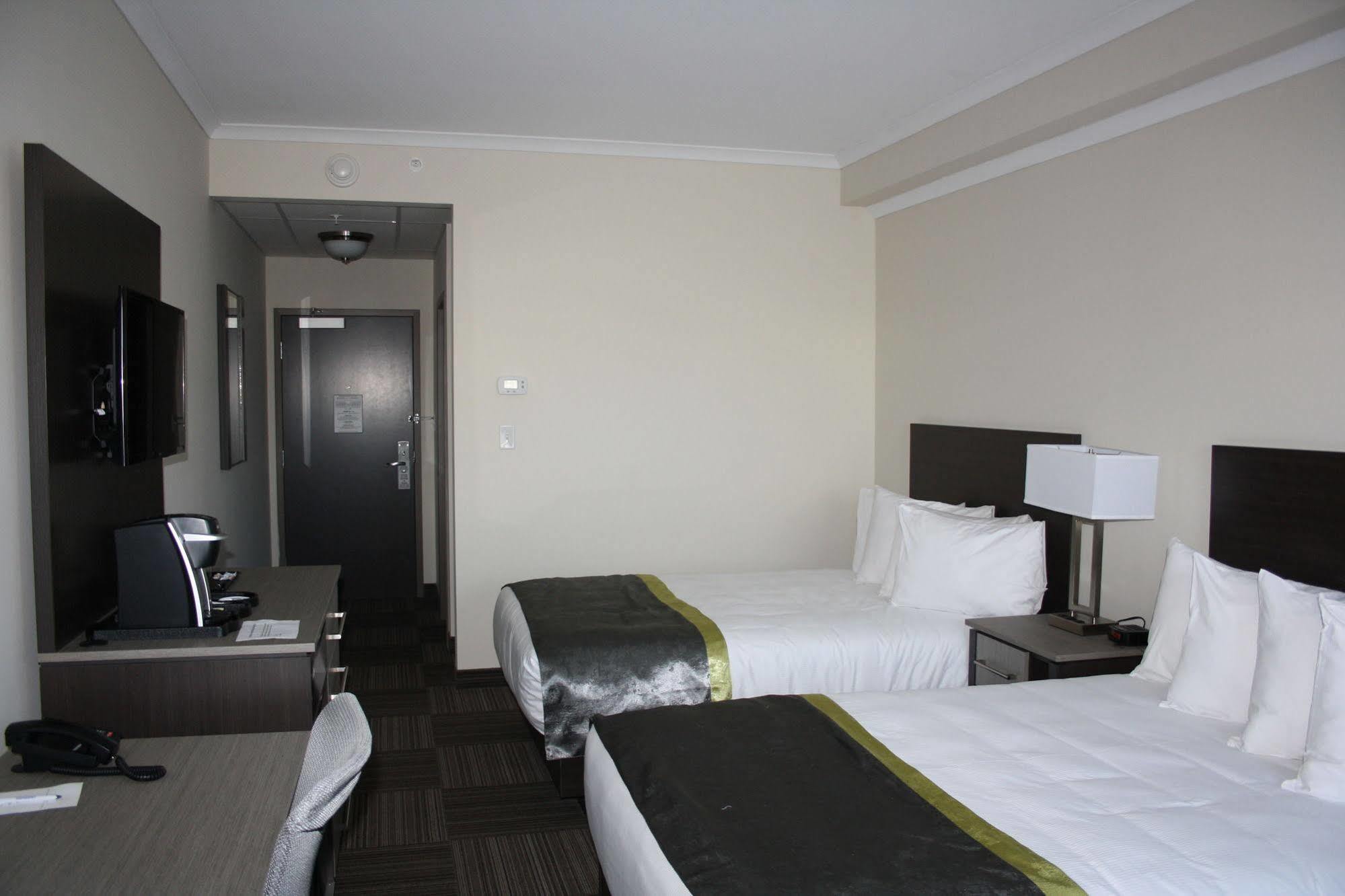 Crossroads Inn & Suites Paradise Экстерьер фото