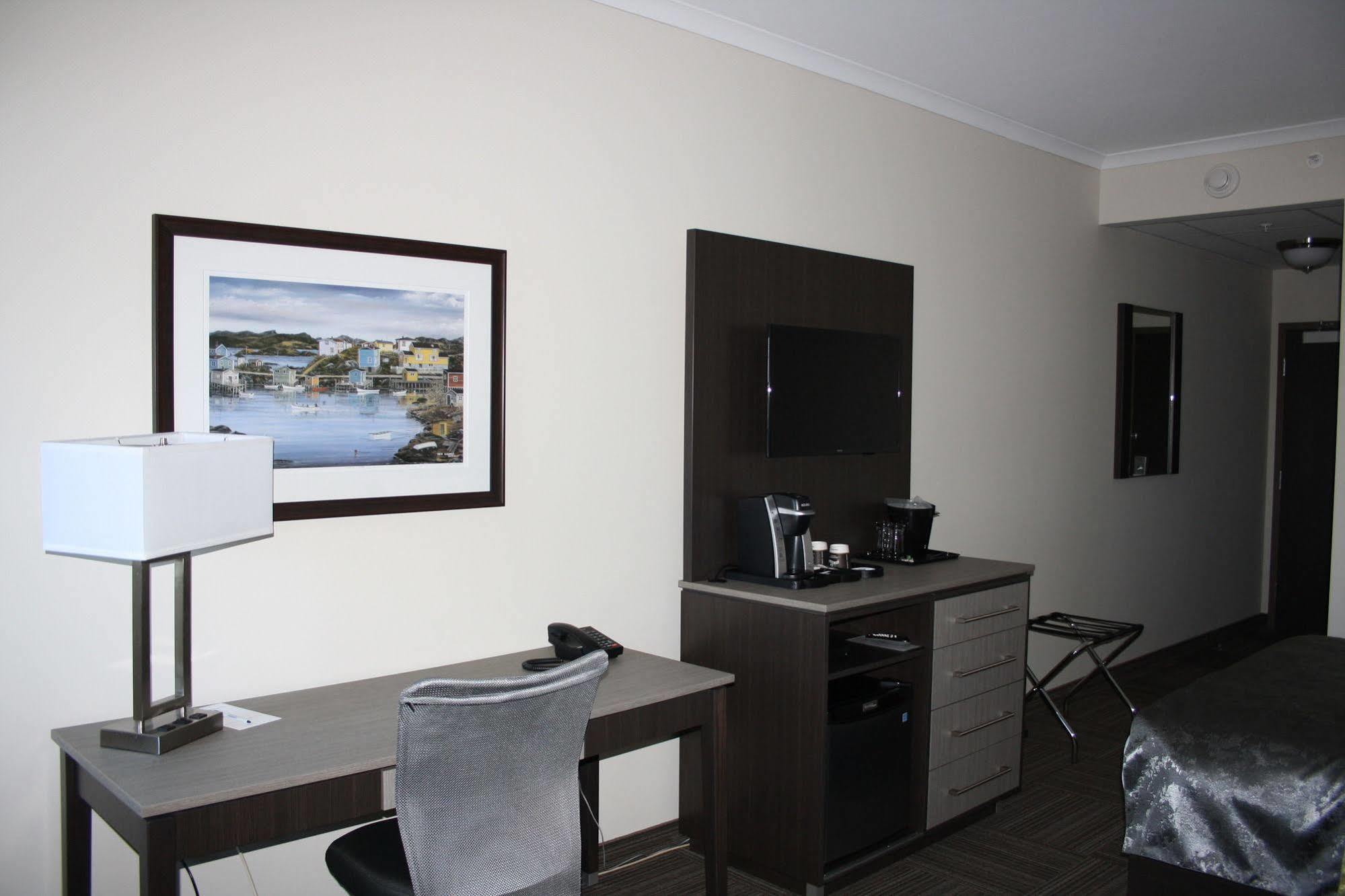 Crossroads Inn & Suites Paradise Экстерьер фото