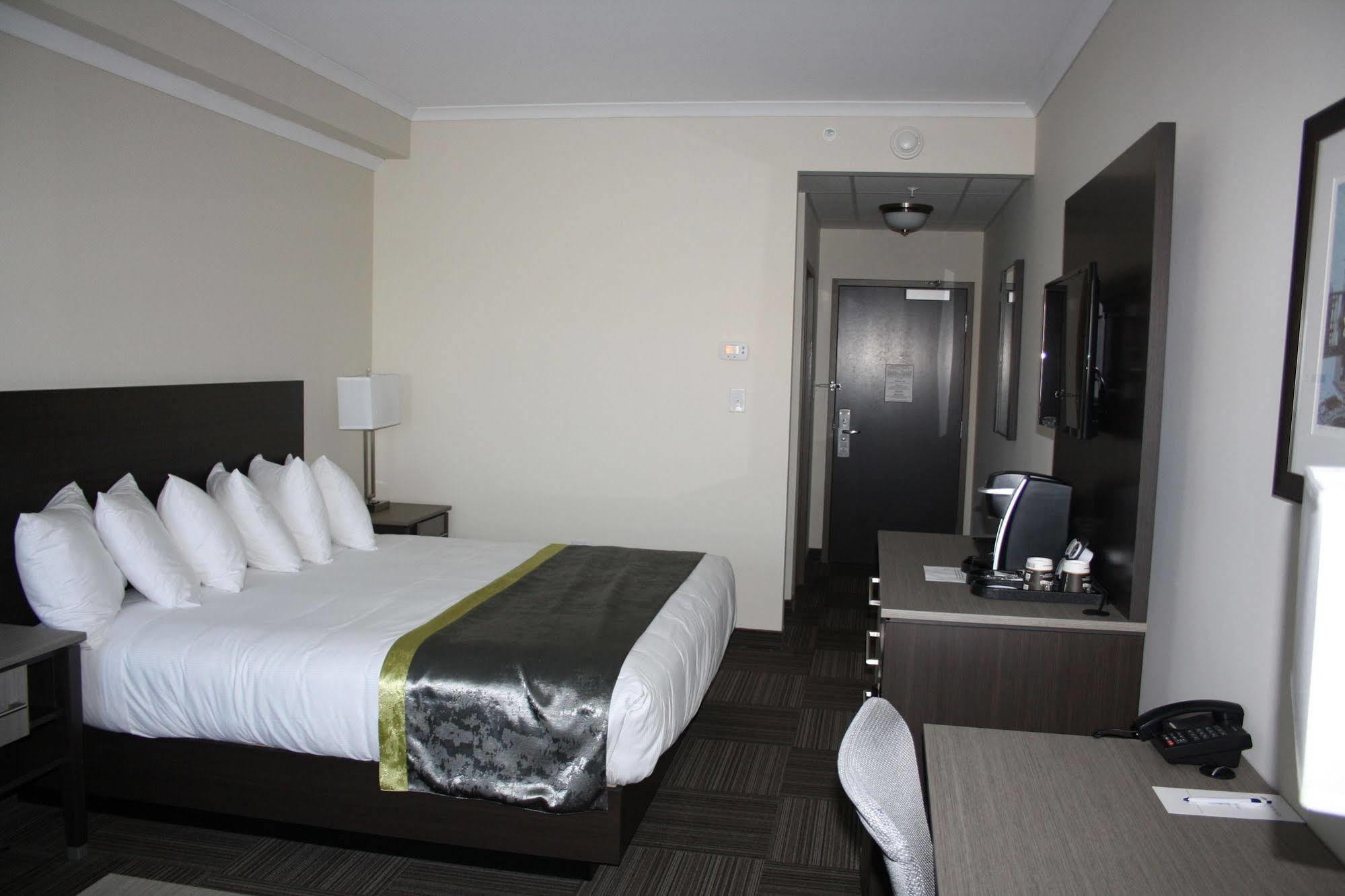 Crossroads Inn & Suites Paradise Экстерьер фото