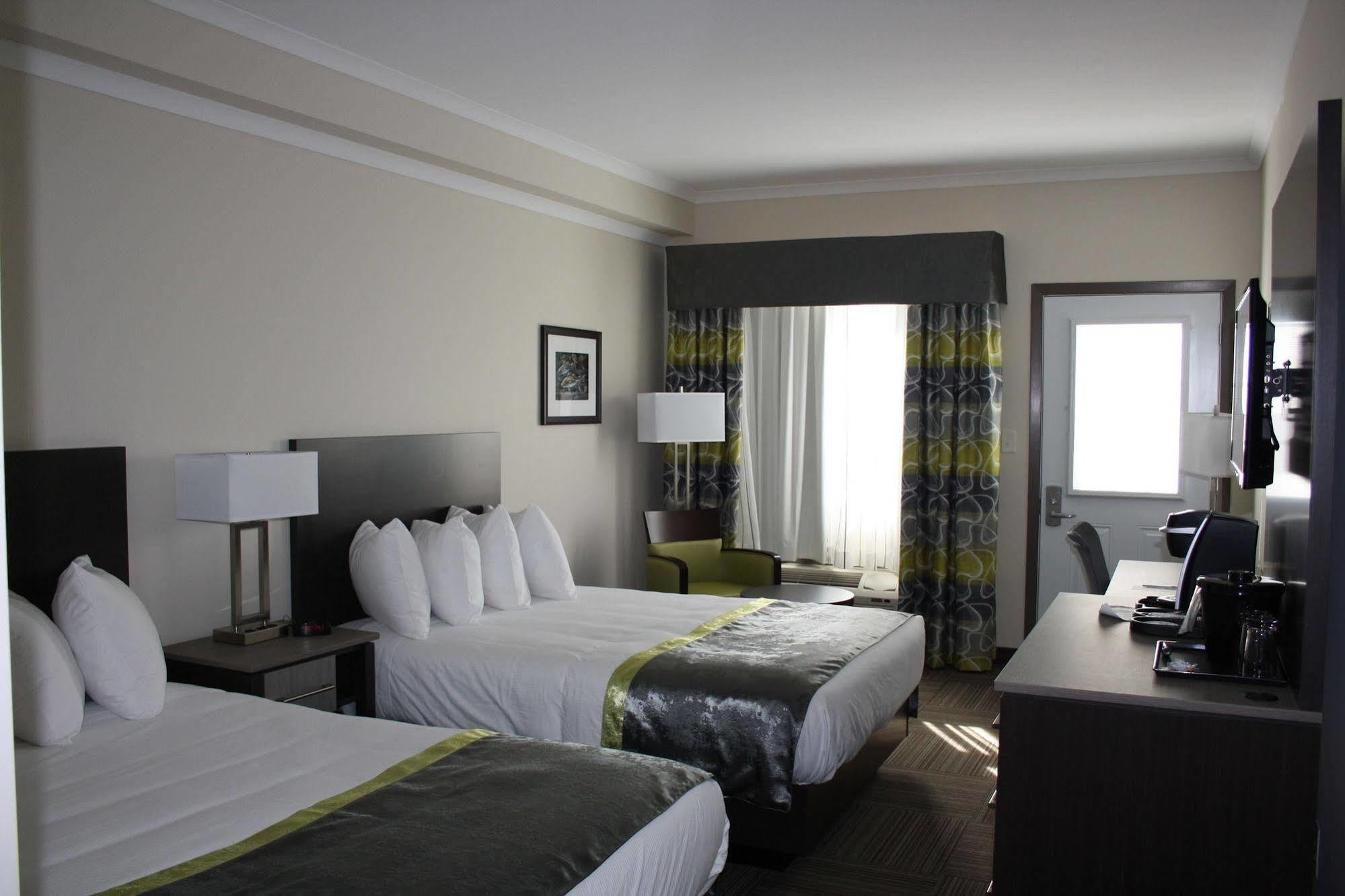 Crossroads Inn & Suites Paradise Экстерьер фото
